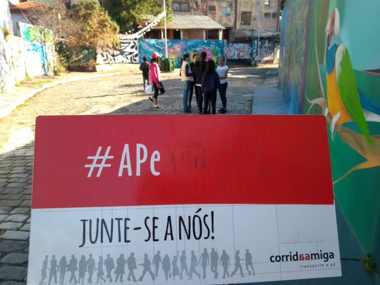 Bonde a pé com os estudantes do Lar do Alvorecer Cristão.