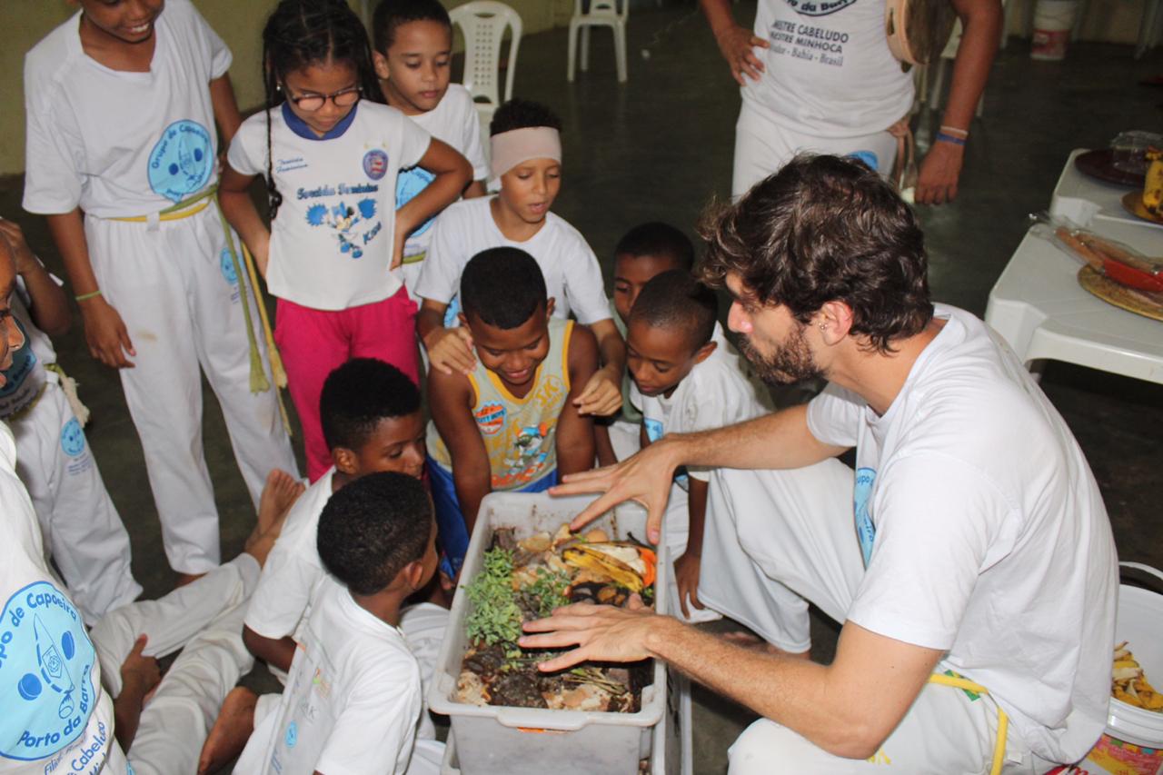 Oficina de compostagem e plantio no Projeto Capoeira da Gia!