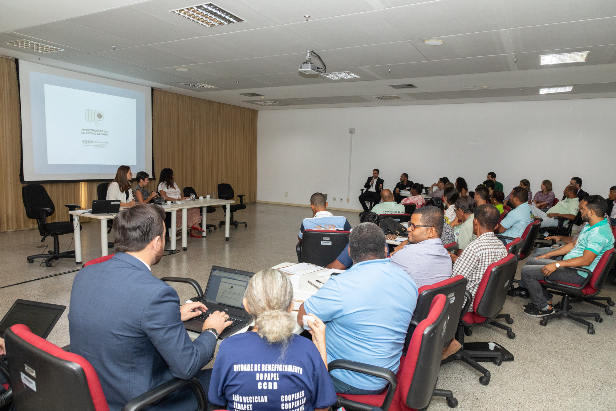 Carnaval 2019 – Coleta seletiva e logística reversa de embalagens são temas de reunião no MP